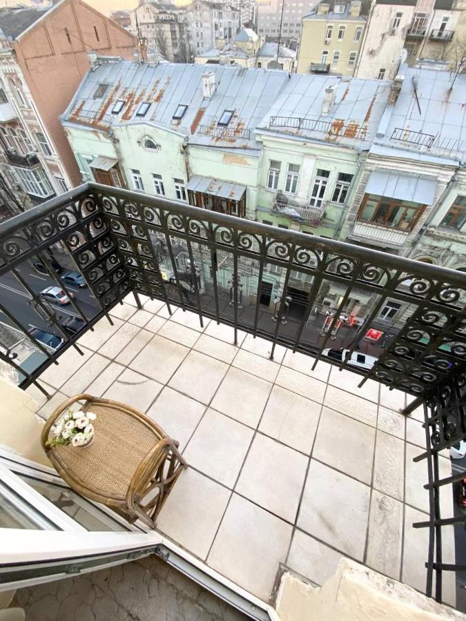 Апартаменты в самом центре столицы. Киев Экстерьер фото