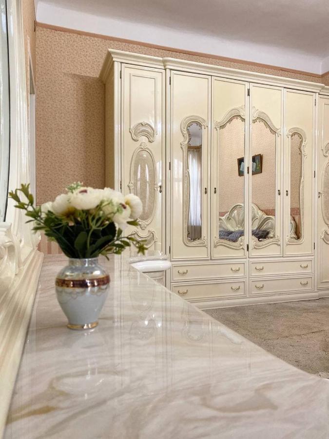 Апартаменты в самом центре столицы. Киев Экстерьер фото