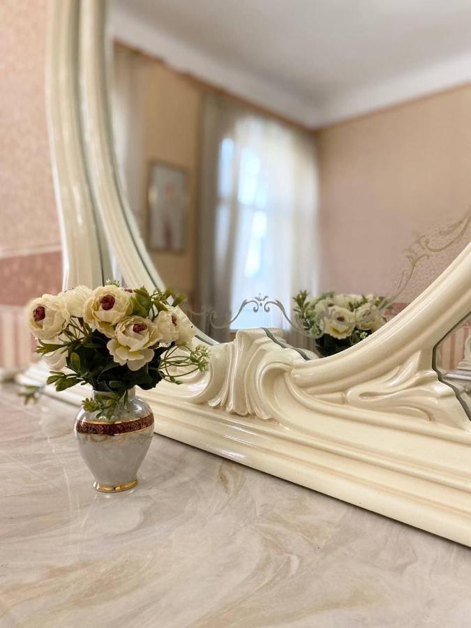Апартаменты в самом центре столицы. Киев Экстерьер фото