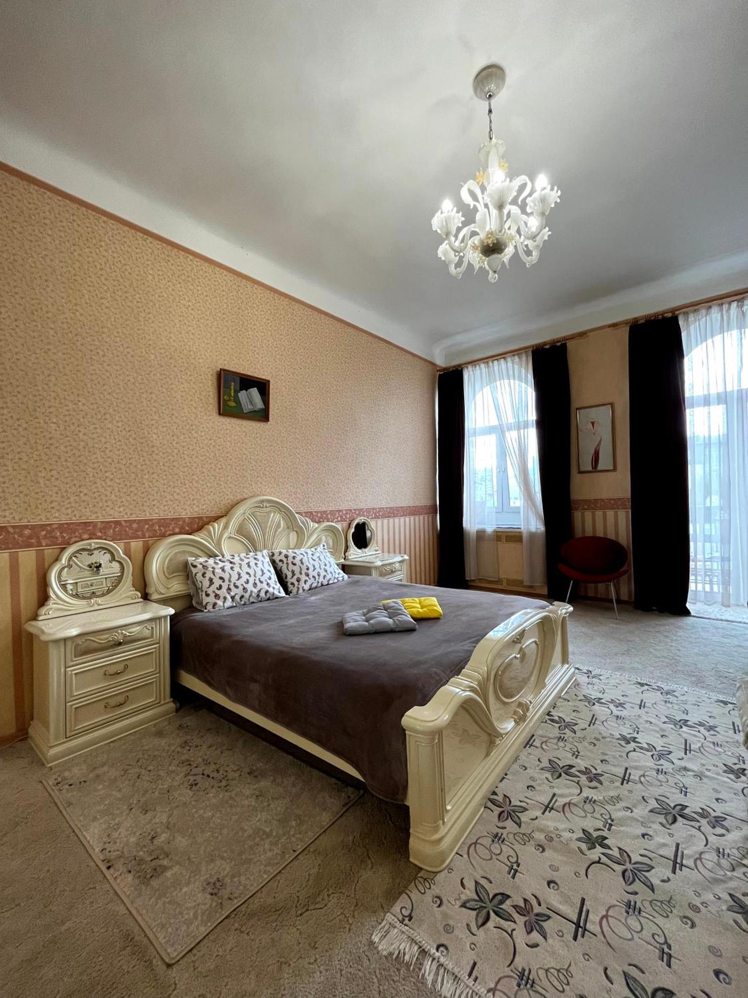 Апартаменты в самом центре столицы. Киев Экстерьер фото