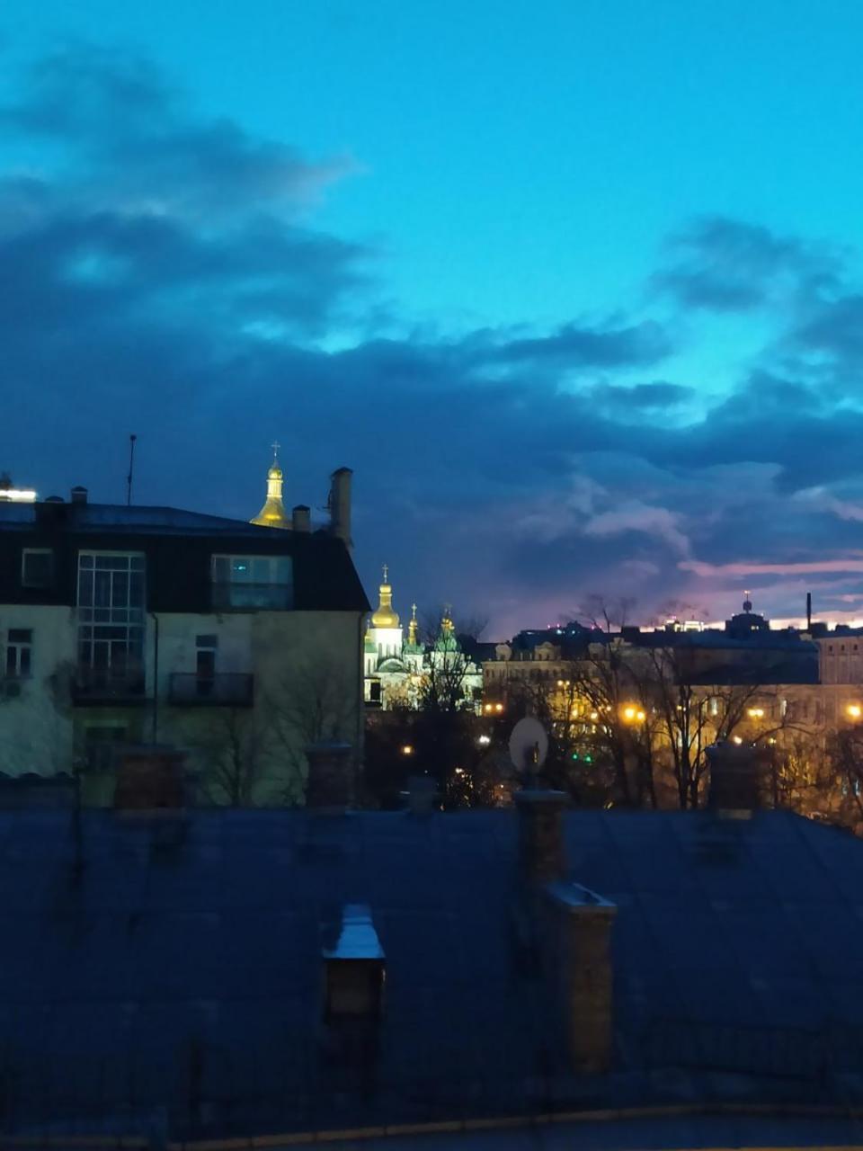 Апартаменты в самом центре столицы. Киев Экстерьер фото