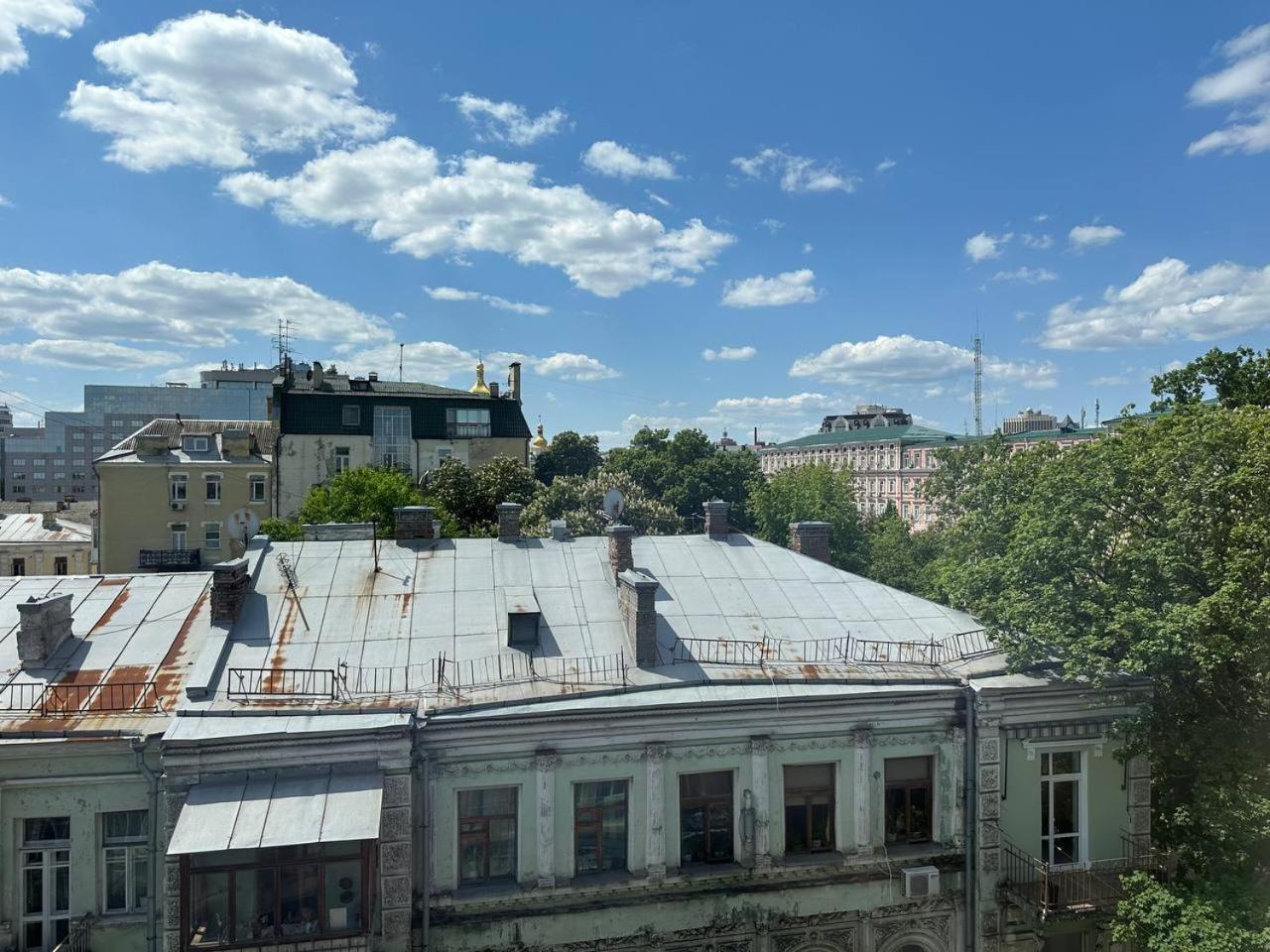 Апартаменты в самом центре столицы. Киев Экстерьер фото